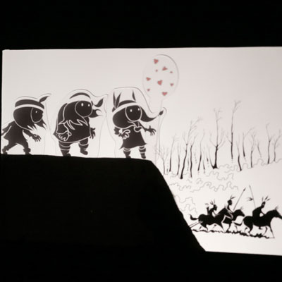 Petit Théâtre d'Ombres Anuki tiré de la bande dessinée Anuki, le coup du lapin de Frédéric Maupomé et Stéphane Sénégas, éd. de la Gouttière